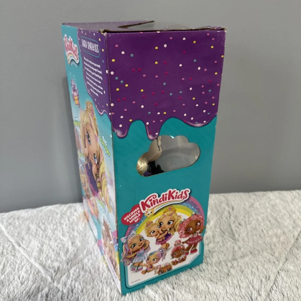 Shopkins Kindi Kids‎ vinyl doll Royal candy scented NIB Tiara Sparkles